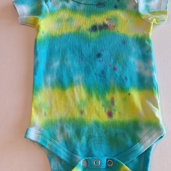 Tie Dye Baby Body Suit With 3 Snap Crotch Blue Yellow Green Size 12-18 Months - Picture 10 of 16